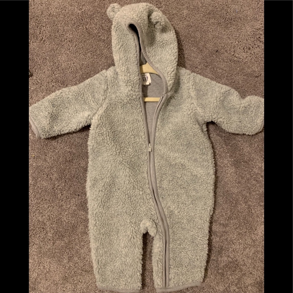 GAP 3-6 month bunting. Never worn
